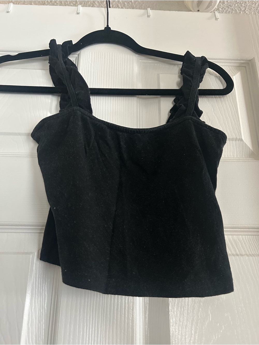 Black Ruffle Strap Ribbed Crop Top - Picture 2 of 4